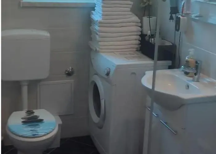 In With Balcony, Air Conditioning, W-lan, Washing Machine 4656-1 아파트 스플리트