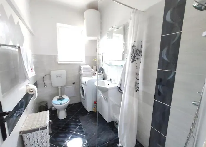 In With Balcony, Air Conditioning, W-lan, Washing Machine 4656-1 아파트